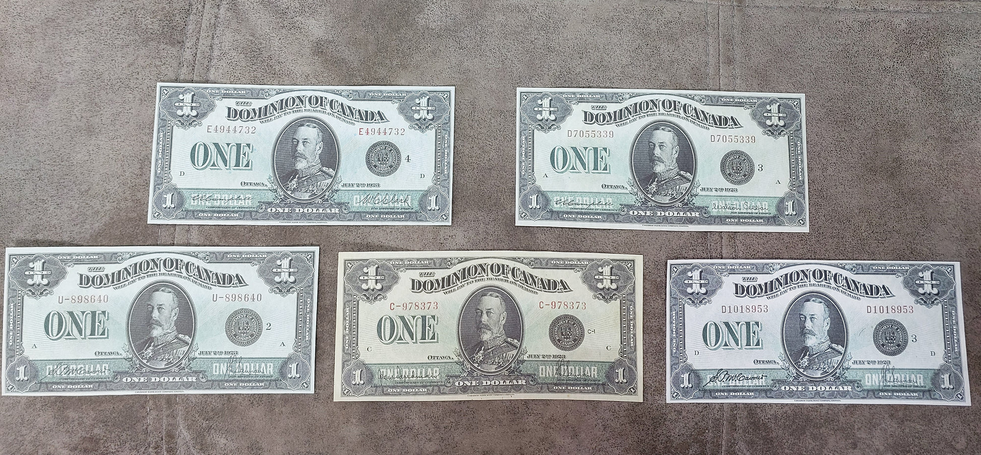 Dominion of Canada 1 Dollar 1923 Notes with Black Seals