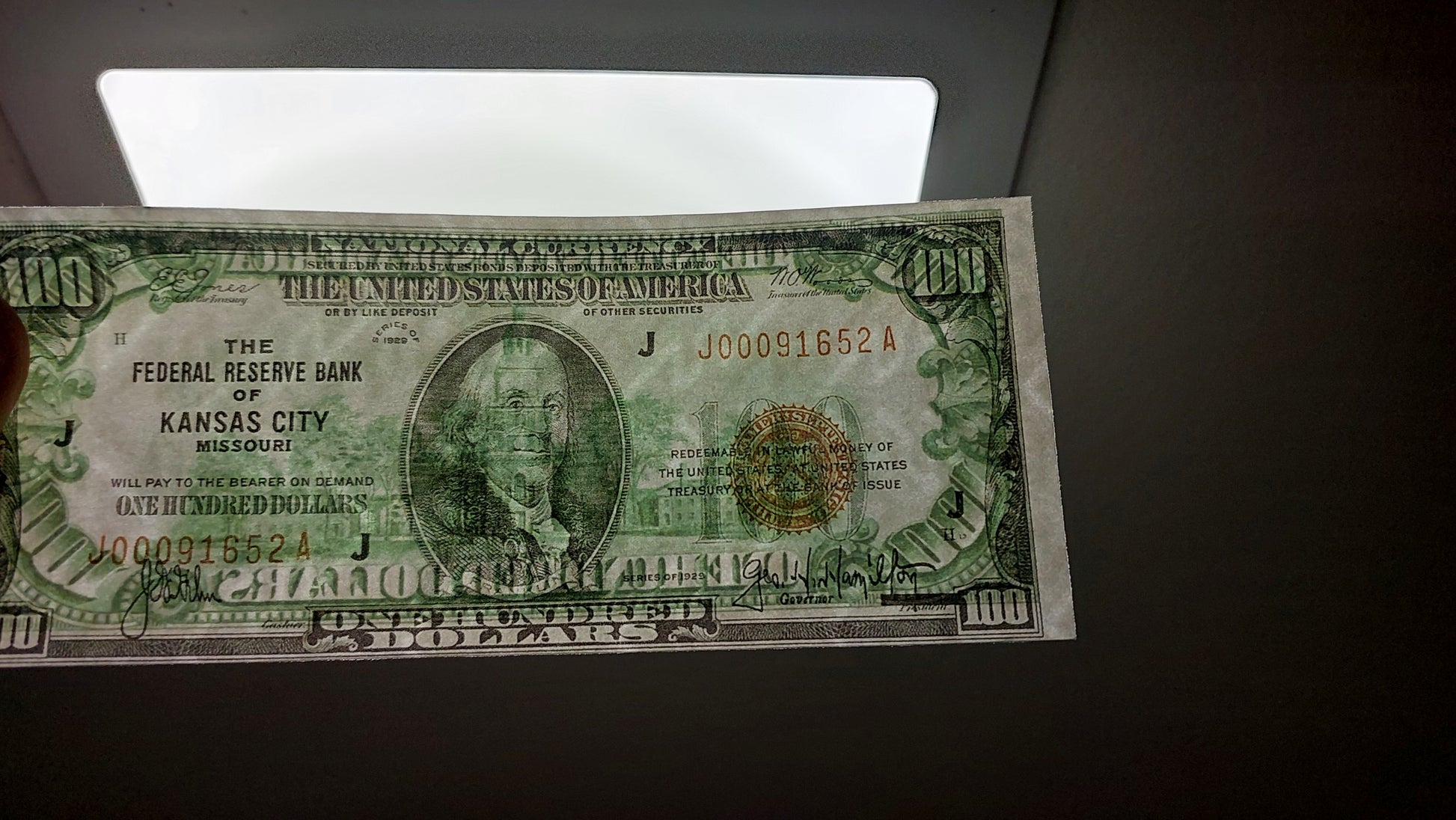 Close-up detailed view of 1929 US Federal Reserve Bank Note security paper and engraving features